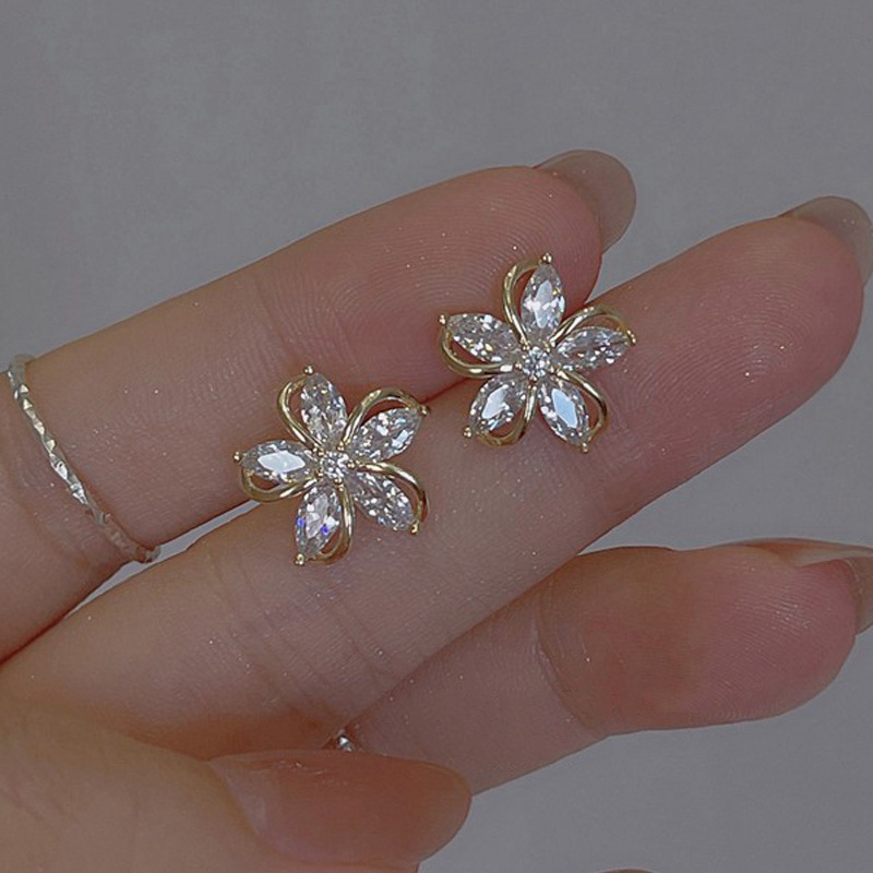 Dainty Flower Stud Earrings fo - Helix Cartilage Ring avaliação e preço